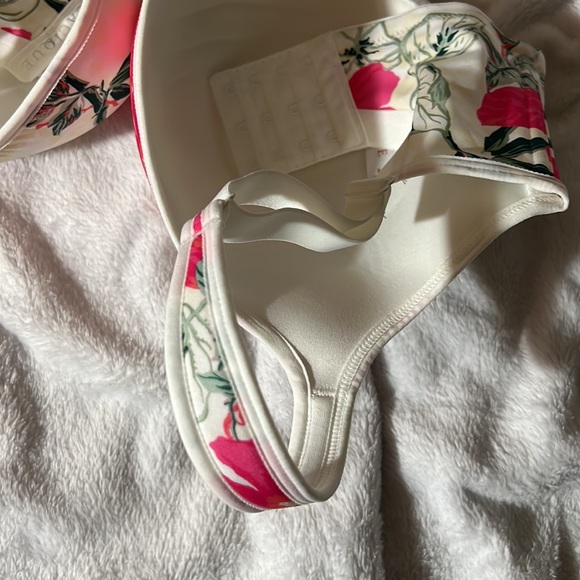 Lightly lined like new bra 34h - Picture 3 of 5